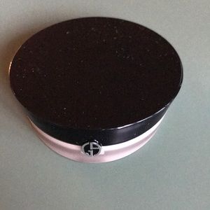 Armani luminous silk compact